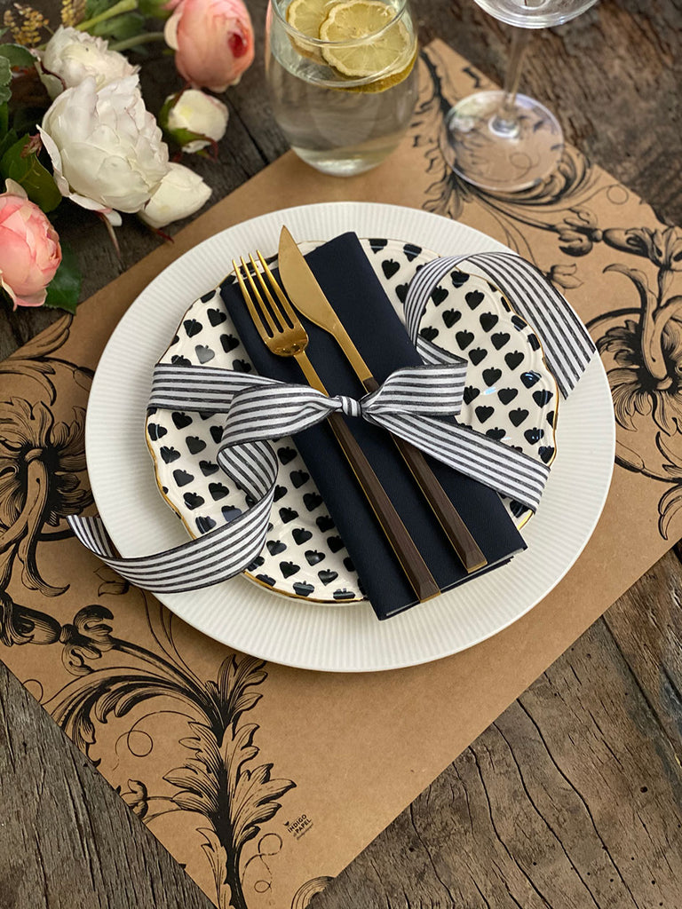 Kraft Placemat · Round Ornaments